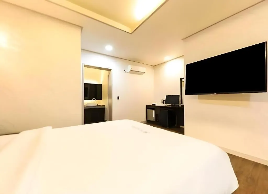 H Hotel Ulsan 2*,  South Korea