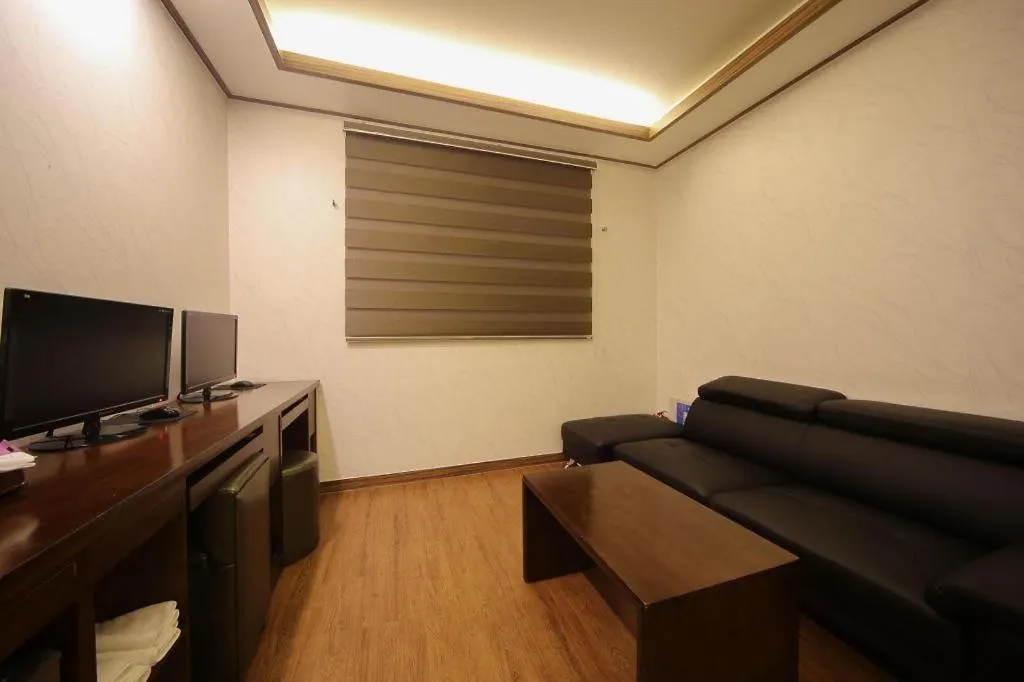 H Hotel Ulsan 2*,  South Korea